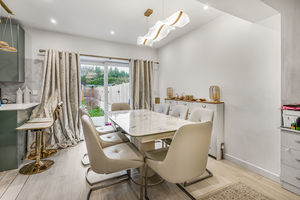 Lounge/Diner- click for photo gallery